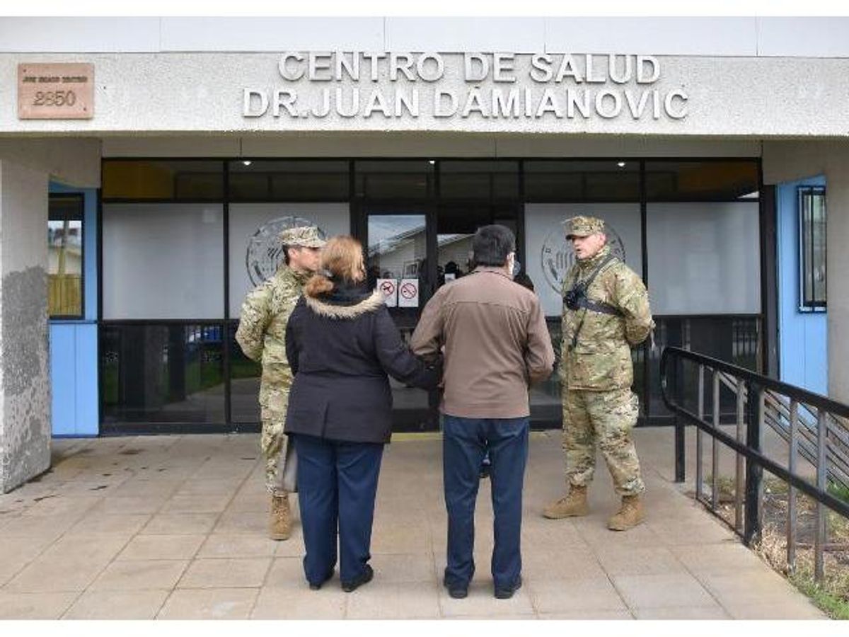 MIEMBROS DE LA ARMADA DESPLEGADOS EN TAREAS DE AYUDA A LA COMUNIDAD