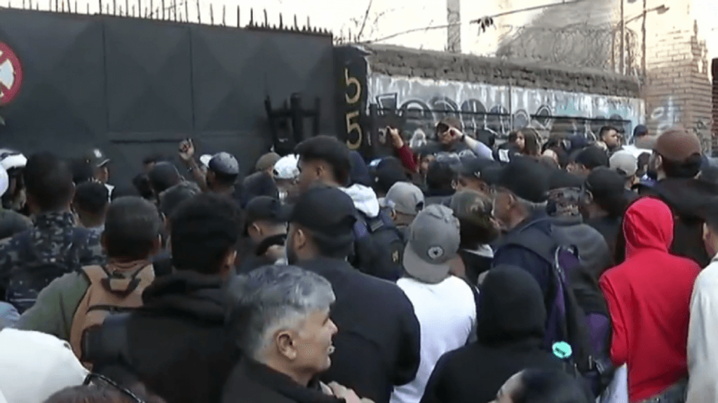 migrantes-estadio-victor-jara-pantallazo-700x394 migrantes-estadio-victor-jara-pantallazo-700x394