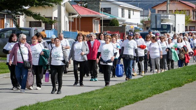 CAMINATA ADULTO MAYOR LA META ES TU SALUD (11)