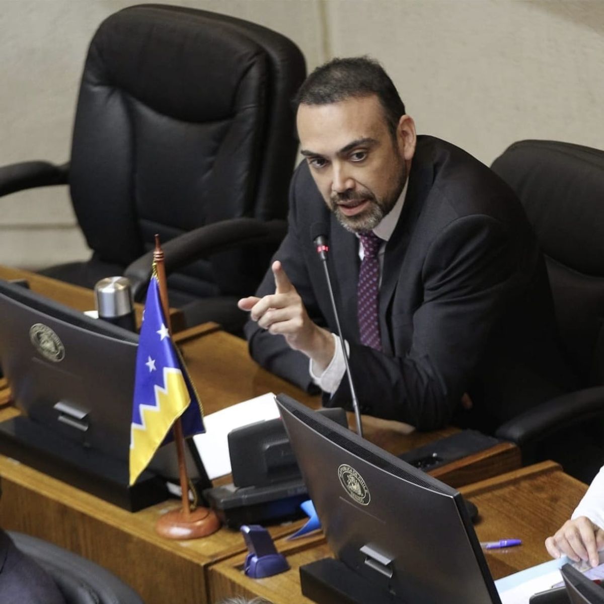 SENADOR KARIM BIANCHI EXIGIRÁ FRENAR DECRETO QUE RECORTA INVERSIÓN PÚBLICA DE PLAN DE ZONAS EXTREMAS PARA MAGALLANES: “NO PERMITIREMOS QUE SE CASTIGUE A LA REGIÓN”