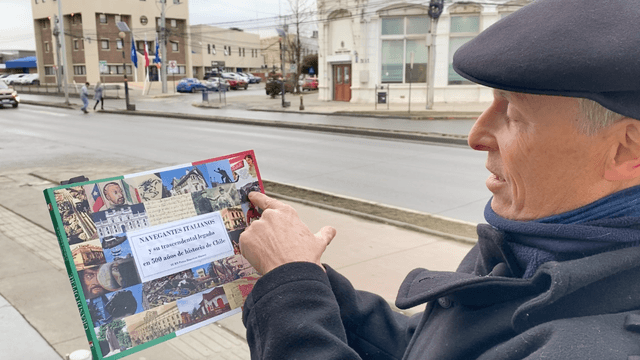 Pietrio Bianchini junto a su libro