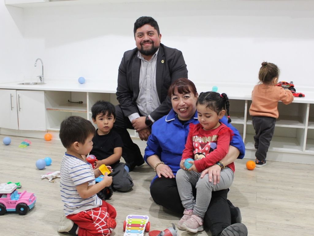 Secretario Regional de Educación en Jardín Infantil Cumbres Patagónicas (2) Secretario Regional de Educación en Jardín Infantil Cumbres Patagónicas (2)