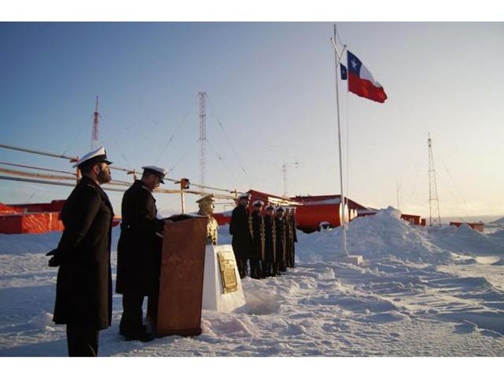 BASE NAVAL ANTÁRTICA «ARTURO PRAT» CONMEMORÓ LOS 104 AÑOS  DE LA HAZAÑA DEL PILOTO LUIS PARDO VILLALÓN
