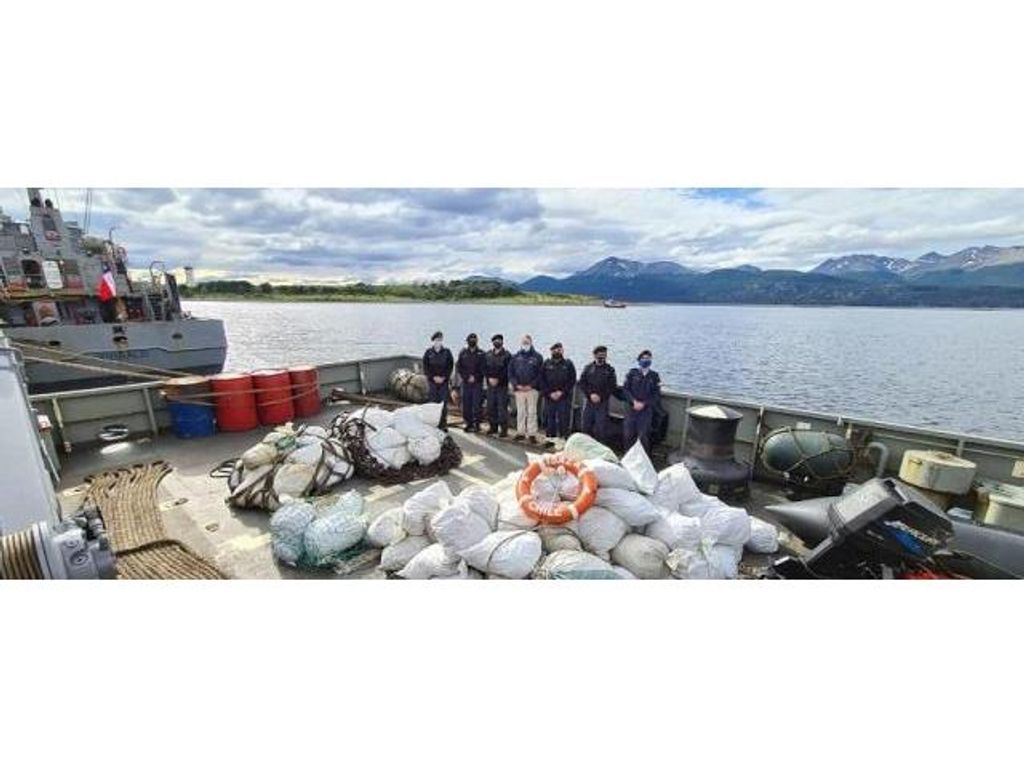 SERNAPESCA Y ARMADA INCAUTAN 17,7 KM DE REDES CENTOLLERAS SERNAPESCA Y ARMADA INCAUTAN 17,7 KM DE REDES CENTOLLERAS