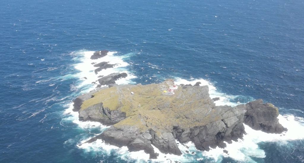 Faro Islotes Evangelistas, ubicado en la boca occidental del Estrecho de Magallanes