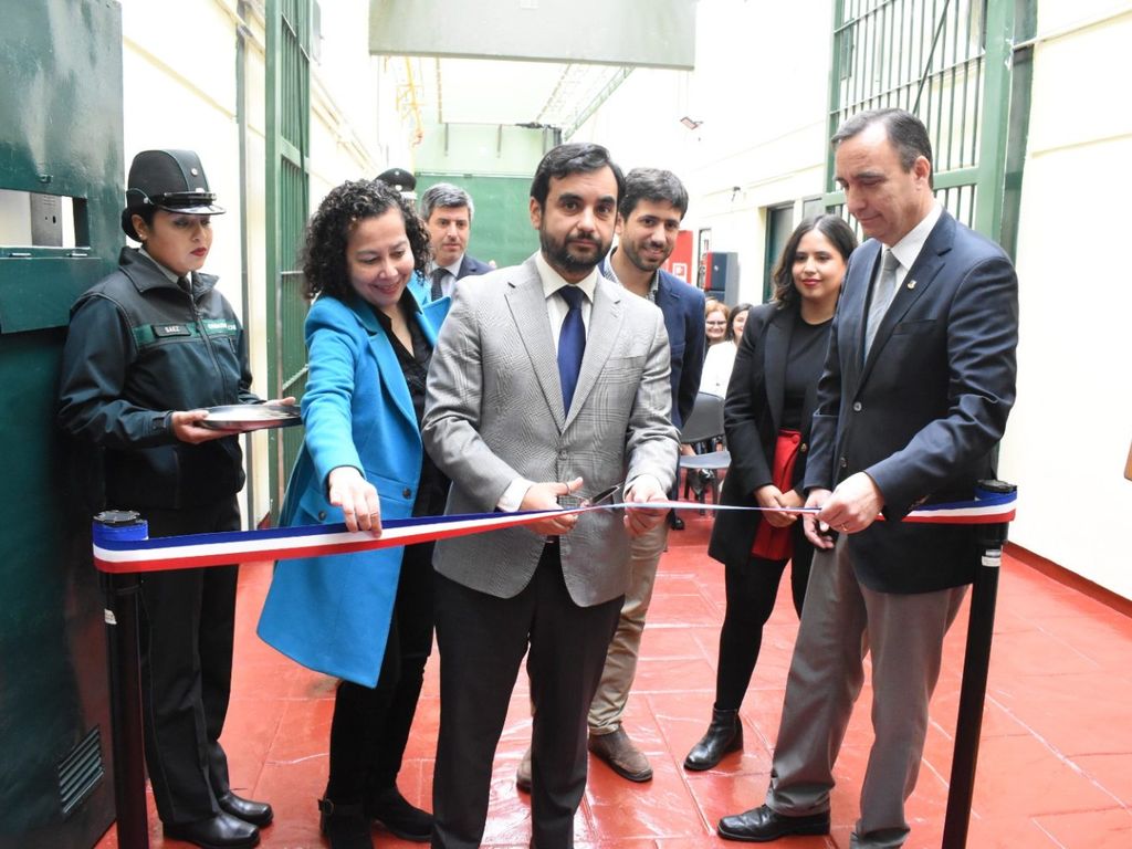 SUBSECRETARIO INAUGURA SECCIÓN FEMENINA SUBSECRETARIO INAUGURA SECCIÓN FEMENINA