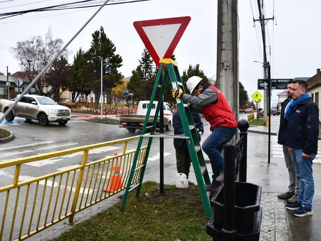 CAMBIO DE SEÑALÉTICAS (3) CAMBIO DE SEÑALÉTICAS (3)