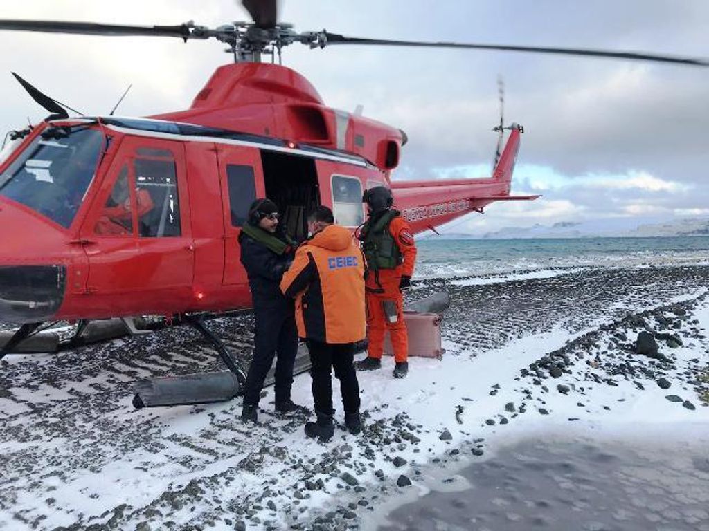 BASE AÉREA ANTÁRTICA PRESIDENTE EDUARDO FREI MONTALVA, TRASLADÓ A PACIENTE CHINO DESDE LA ESTACIÓN ANTÁRTICA BRASILEÑA A LA BASE ANTÁRTICA CHINA