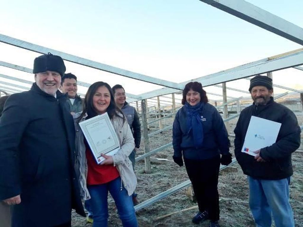CINCO AGRICULTORES DEL SECTOR DE HUERTOS FAMILIARES DE PUERTO NATALES RECIBEN BENEFICIOS OTORGADOS POR LA CNR DEL MINISTERIO DE AGRICULTURA PARA FOMENTAR EL RIEGO TECNIFICADO