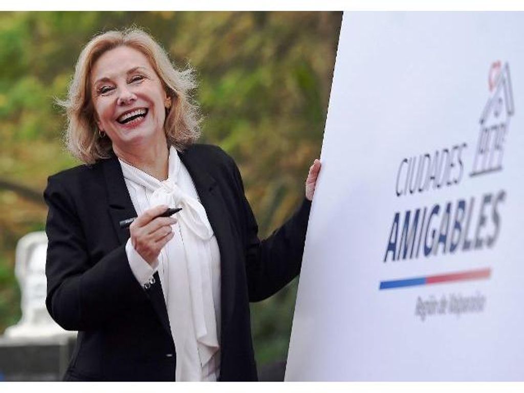 CECILIA MOREL LIDERA FIRMA DE COMPROMISO PARA QUE COMUNAS SEAN “AMIGABLES” CON ADULTOS MAYORES