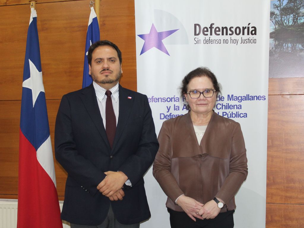 SEREMI CON DEFENSORA REGIONAL VERÓNICA REYES SEREMI CON DEFENSORA REGIONAL VERÓNICA REYES