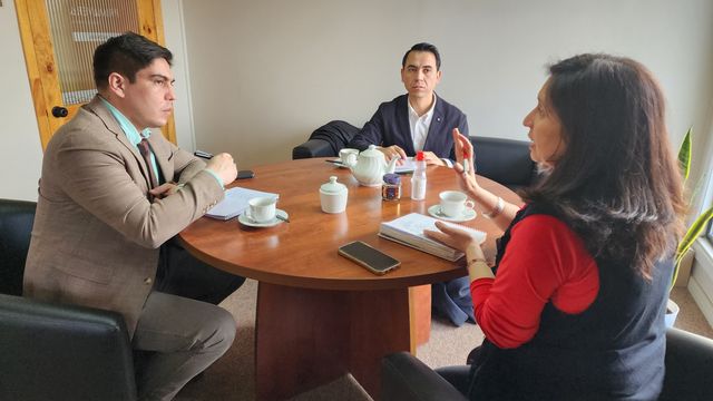 Juan Ramón Castillo (al medio)