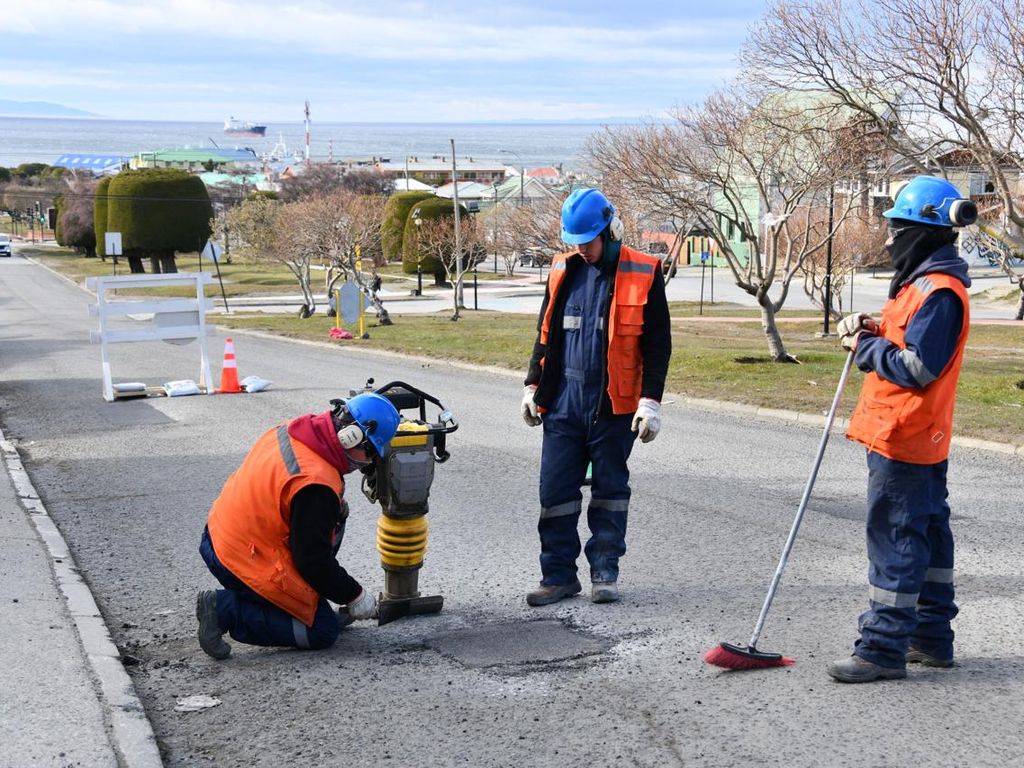 TRABAJOS DE BACHEO (2) TRABAJOS DE BACHEO (2)