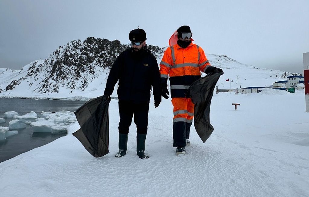 BAHIAFILDES_LIMPIEZADEPLAYAS_1 BAHIAFILDES_LIMPIEZADEPLAYAS_1