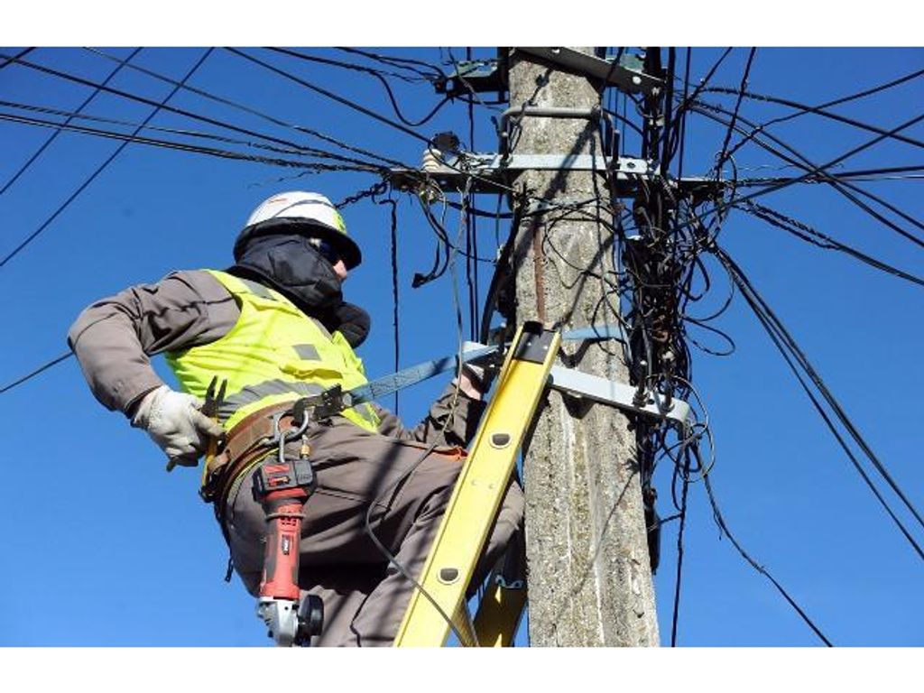 TV RED COMENZÓ EL RETIRO DE SUS CABLES EN DESUSO DESDE LAS CALLES DE PUNTA ARENAS