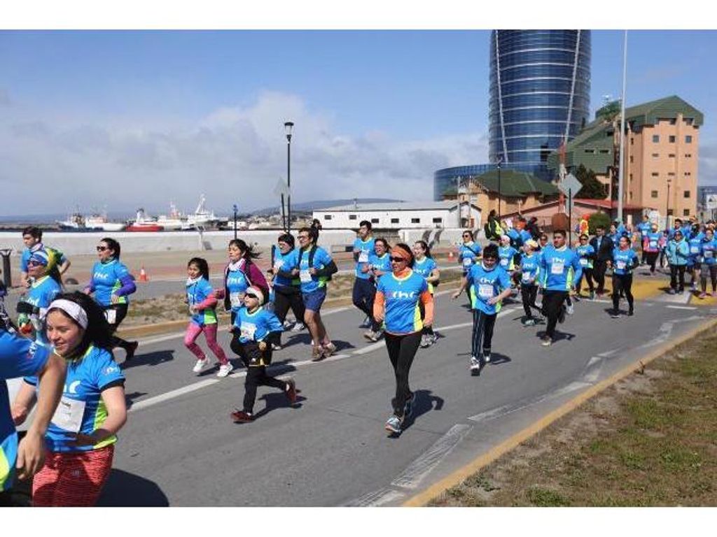 MÁS DE MIL 200 PERSONAS PARTICIPARON DE LA PRIMERA “CORRIDA DE LA CONSTRUCCIÓN” EN PUNTA ARENAS