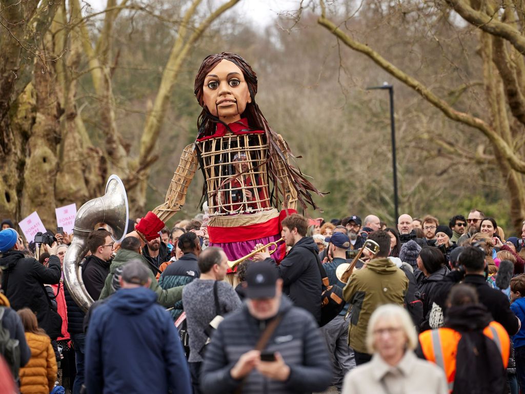 Amal - Hampstead Heath_1317 (c) David Levene (c) The Walk Productions Amal - Hampstead Heath_1317 (c) David Levene (c) The Walk Productions
