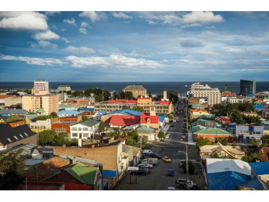 ENTRE BALLENAS Y PINGÜINOS, PUNTA ARENAS, LA EUROPEA DE CHILE ENTRE BALLENAS Y PINGÜINOS, PUNTA ARENAS, LA EUROPEA DE CHILE