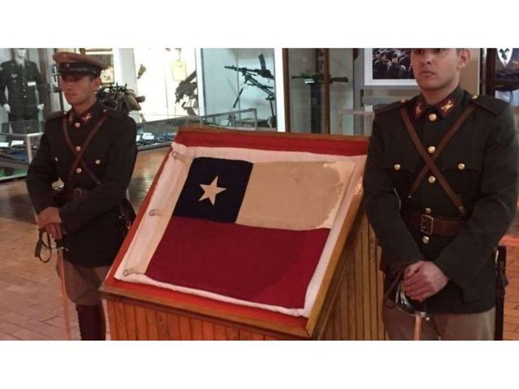 ARGENTINA DEVOLVERÁ A CHILE BANDERA QUE FUE ROBADA TRAS DISPUTA POR LA LAGUNA DEL DESIERTO