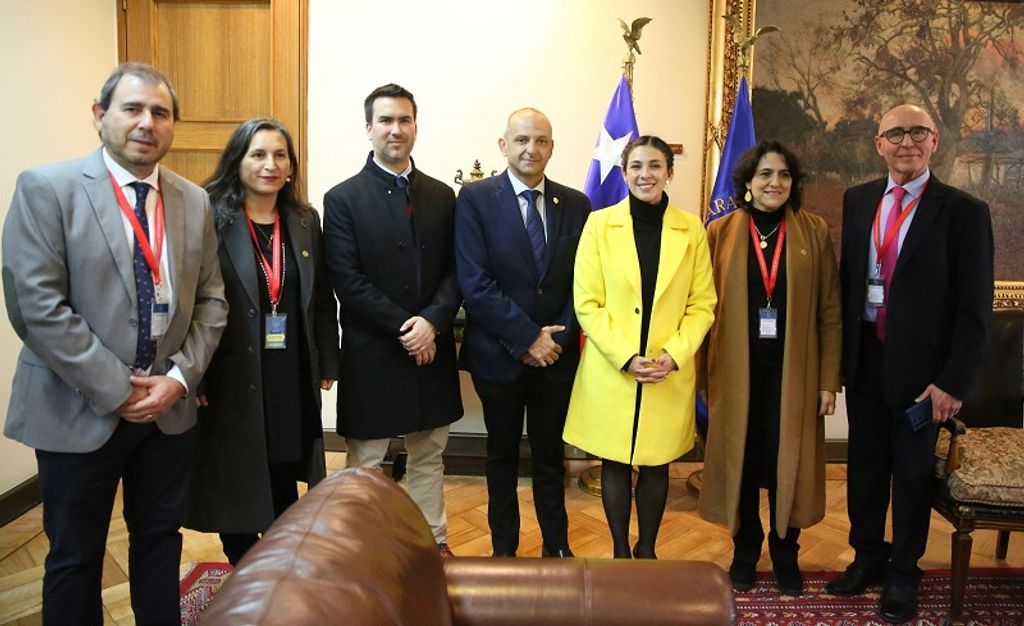 679742f9-aef9-4afc-952c-7b74bbe120d7 679742f9-aef9-4afc-952c-7b74bbe120d7