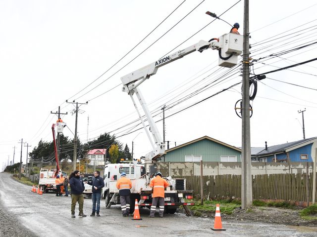 INSTALACIÓN DE LUMINARIAS LED (4) INSTALACIÓN DE LUMINARIAS LED (4)