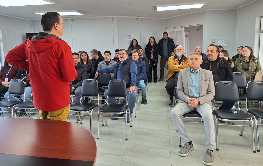 Director Serkas, seremi y funcionarios Director Serkas, seremi y funcionarios