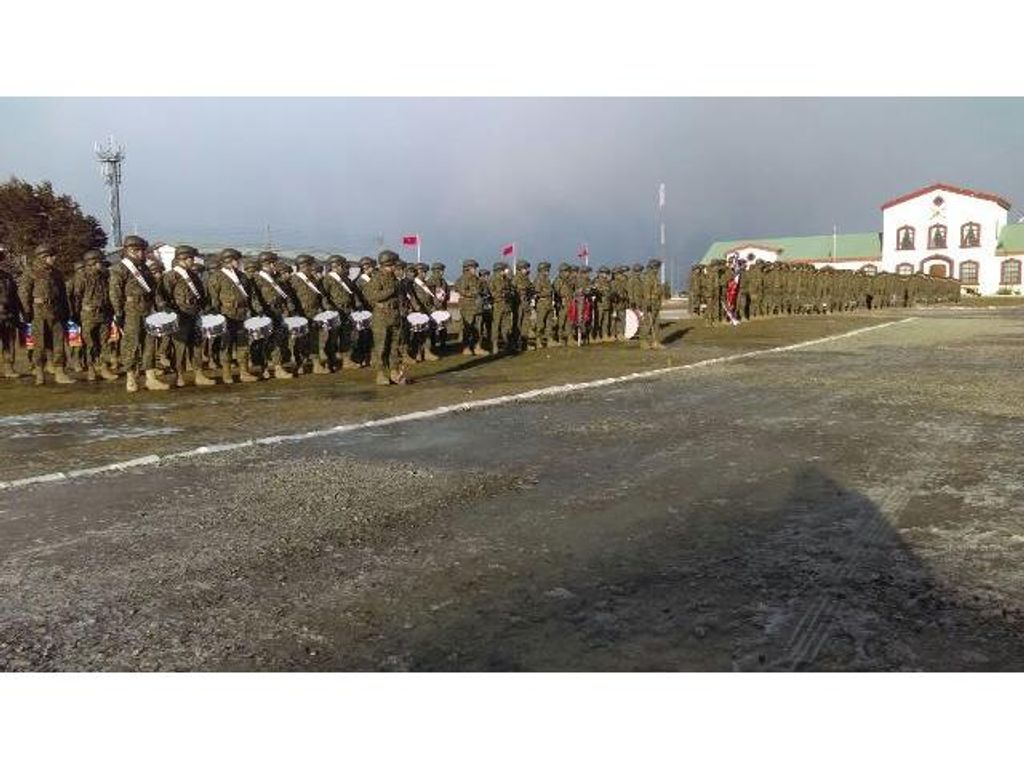 EN EL REGIMIENTO PUDETO 8 SUBOFICIALES MAYORES FUERON CONDECORADOS POR 34 AÑOS DE SERVICIO