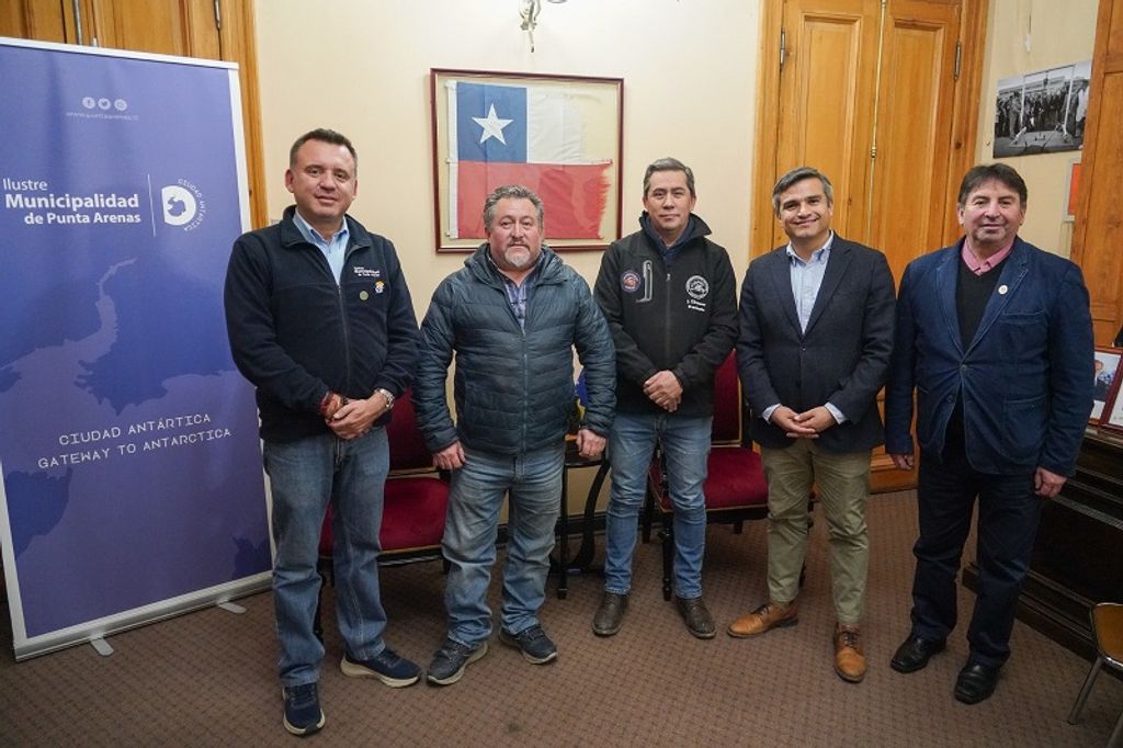 REUNIÓN CON CAMIONEROS (1) REUNIÓN CON CAMIONEROS (1)