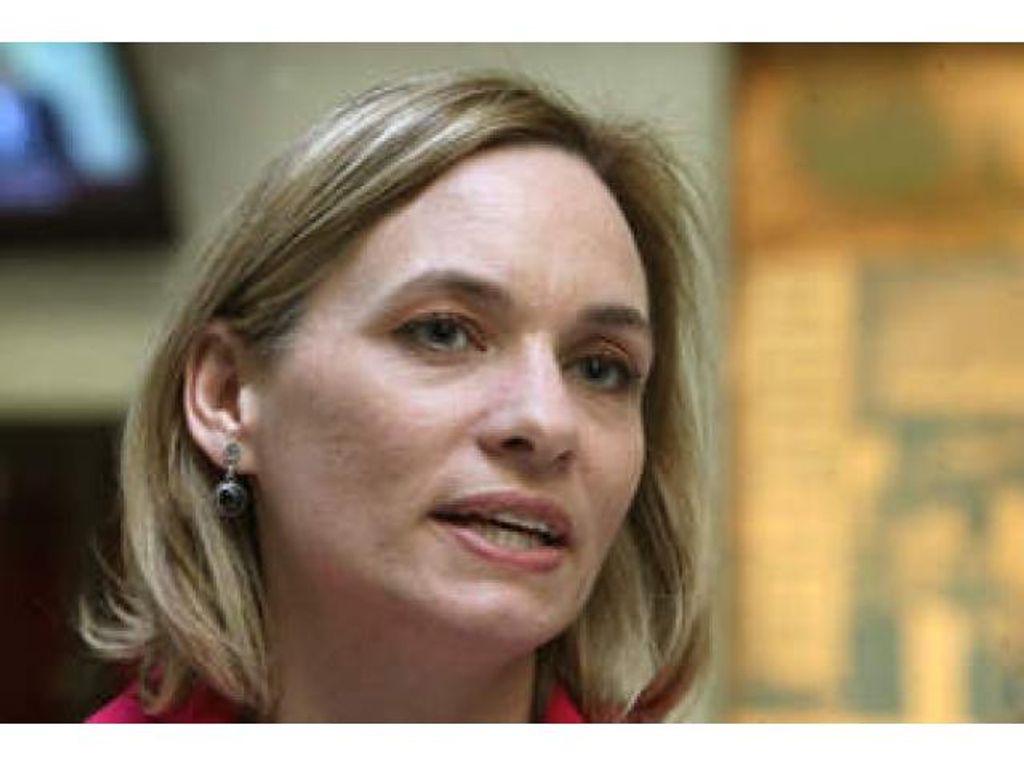 CAROLINA GOIC RENUNCIA A LA PRESIDENCIA DE LA DC Y ENTREGA RESPALDO A GUILLIER CAROLINA GOIC RENUNCIA A LA PRESIDENCIA DE LA DC Y ENTREGA RESPALDO A GUILLIER