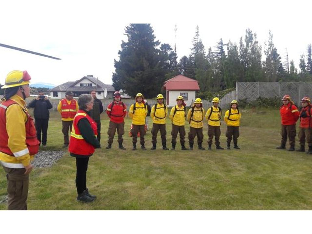 CONAF ESTRENA BRIGADA HELITRANSPORTADA PARA ENFRENTAR INCENDIOS FORESTALES EN EL PARQUE NACIONAL TORRES DEL PAINE