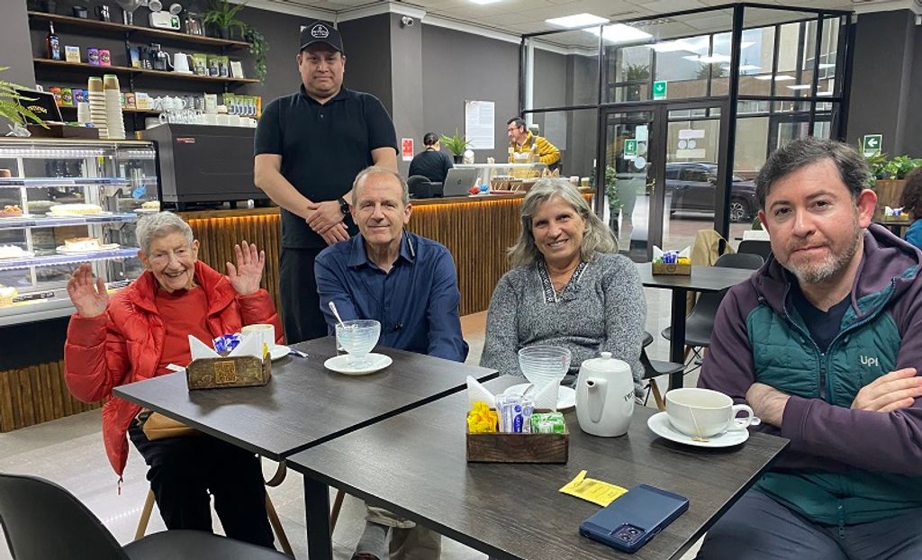 Parte de los asistentes al club de lectura Parte de los asistentes al club de lectura