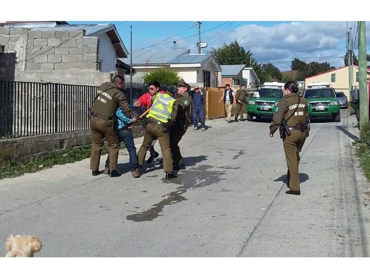 VEHÍCULO QUE SE ENCONTRABA EN EL PATIO DE UNA VIVIENDA RESULTÓ CON ...