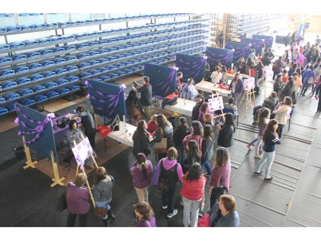 CERCA DE 500 MUJERES FUERON REGALONEADAS POR EL MUNICIPIO DE NATALES EN SU DÍA CERCA DE 500 MUJERES FUERON REGALONEADAS POR EL MUNICIPIO DE NATALES EN SU DÍA