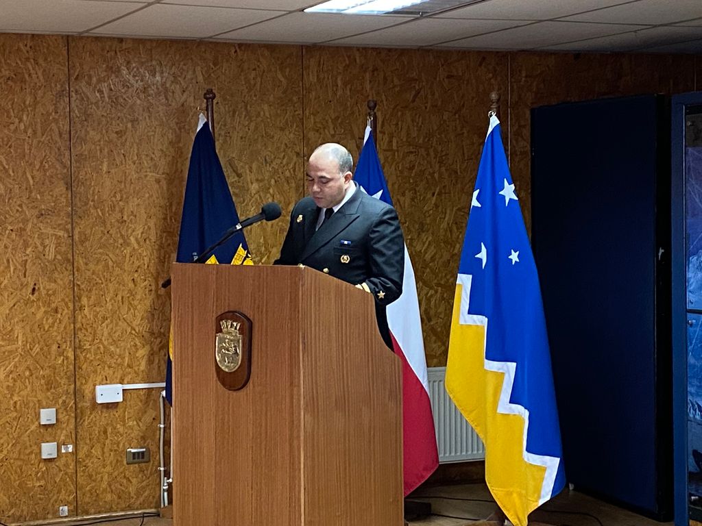 Capitán de Puerto de Punta Arenas, Capitán de Fragata Litoral Esteban Ávila dirigiendose a los presentes en el marco de los 207 años de la marina mercante nacional