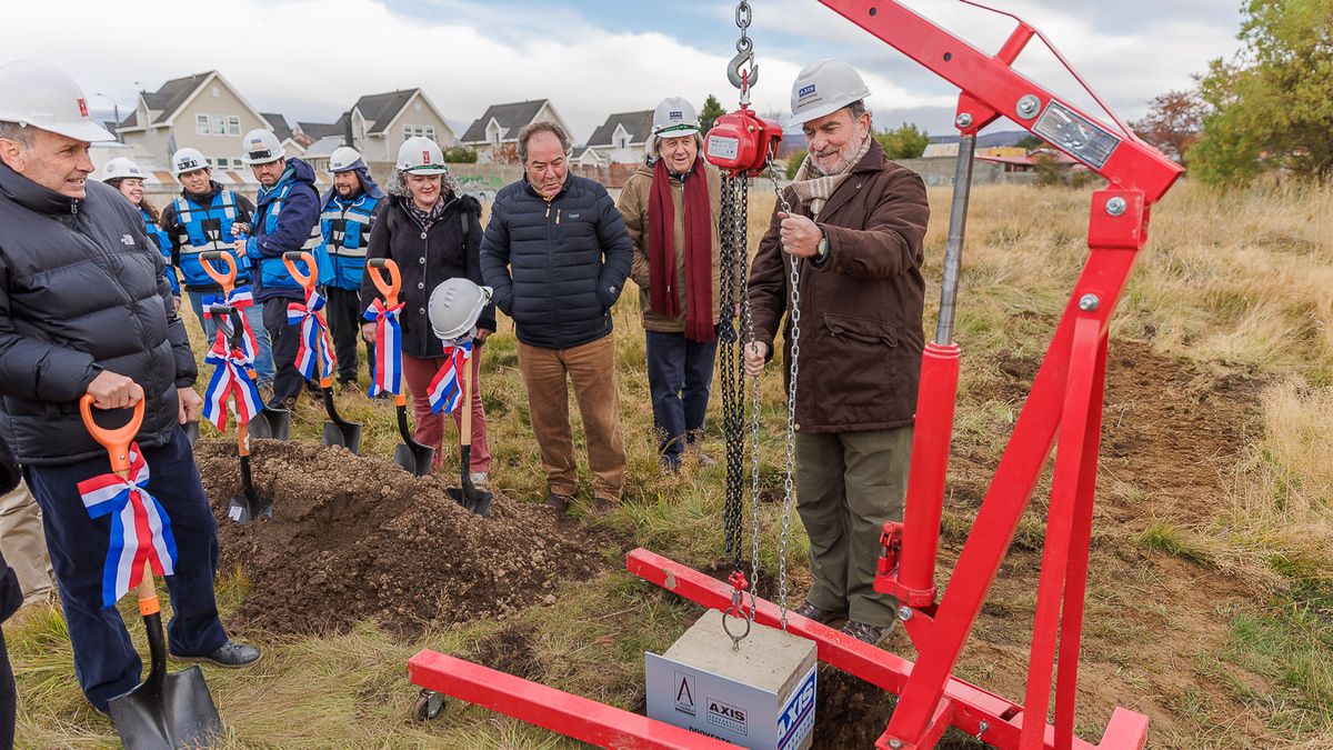CON CEREMONIA DE PRIMERA PIEDRA, DAN PUNTAPIÉ INICIAL A LA CONSTRUCCIÓN DE CONDOMINIO ESPAÑA