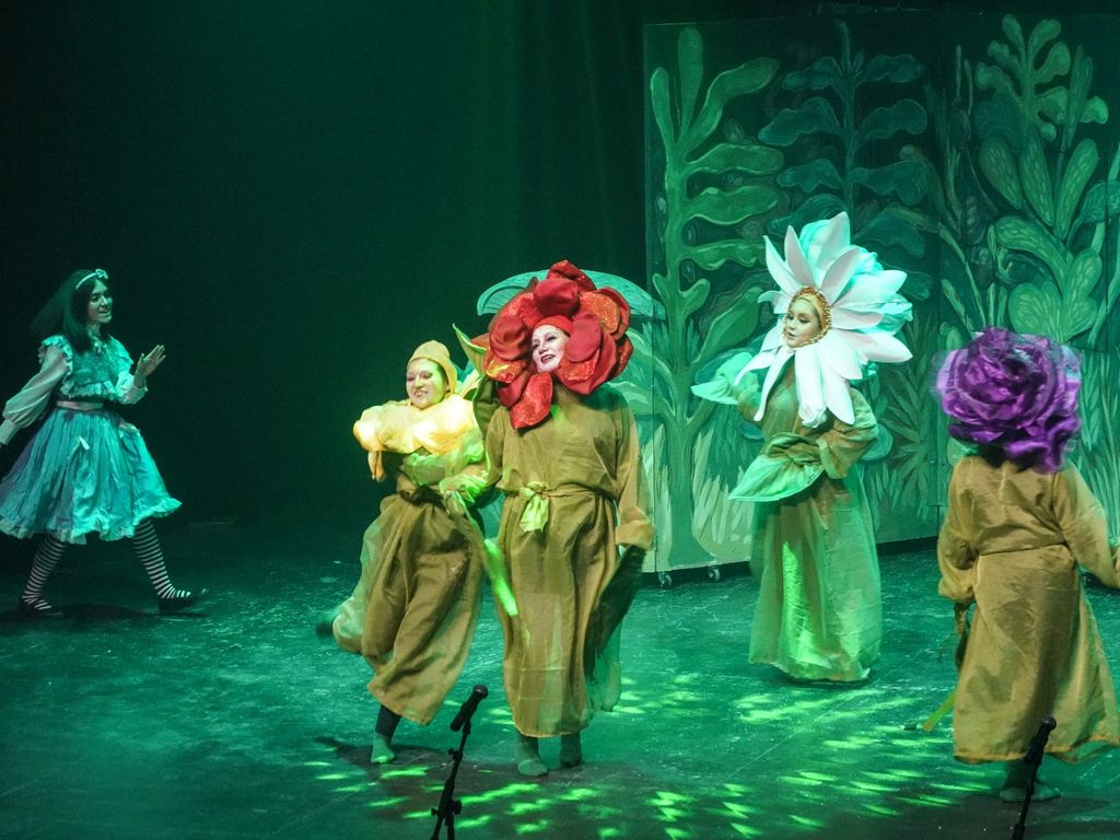 ALICIA EN EL PAÍS DE LAS MARAVILLAS (8)