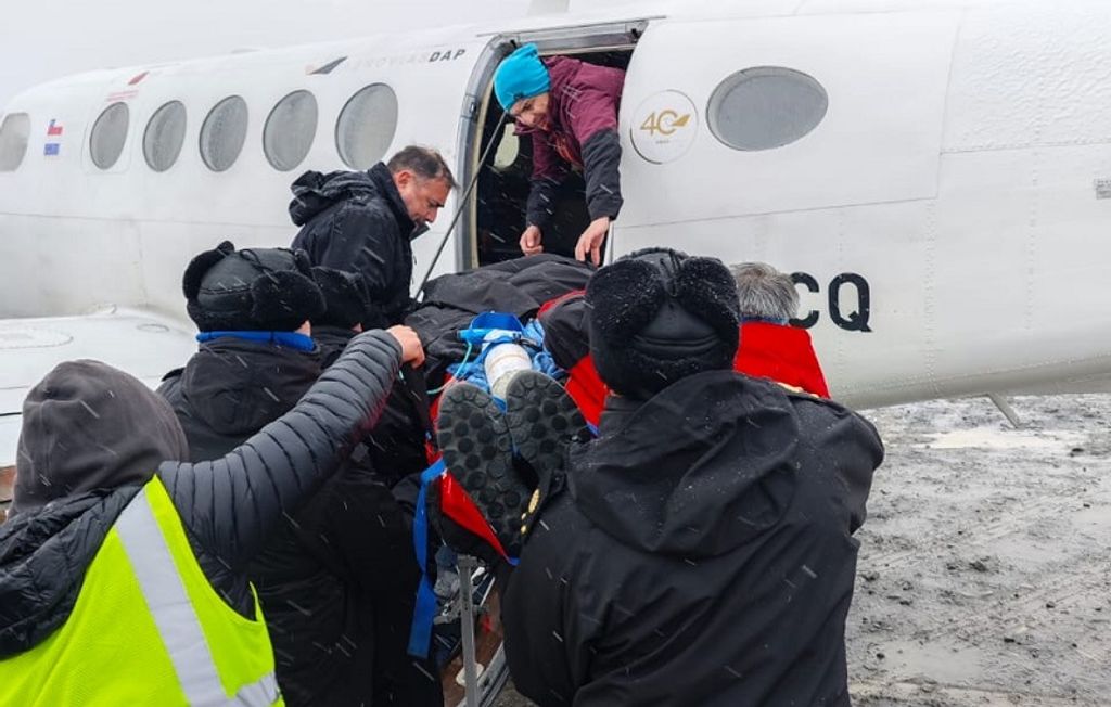 Autoridad Martima de la Antartica Chilena coordino evacuacion medica en isla Rey Jorge 2 Autoridad Martima de la Antartica Chilena coordino evacuacion medica en isla Rey Jorge 2