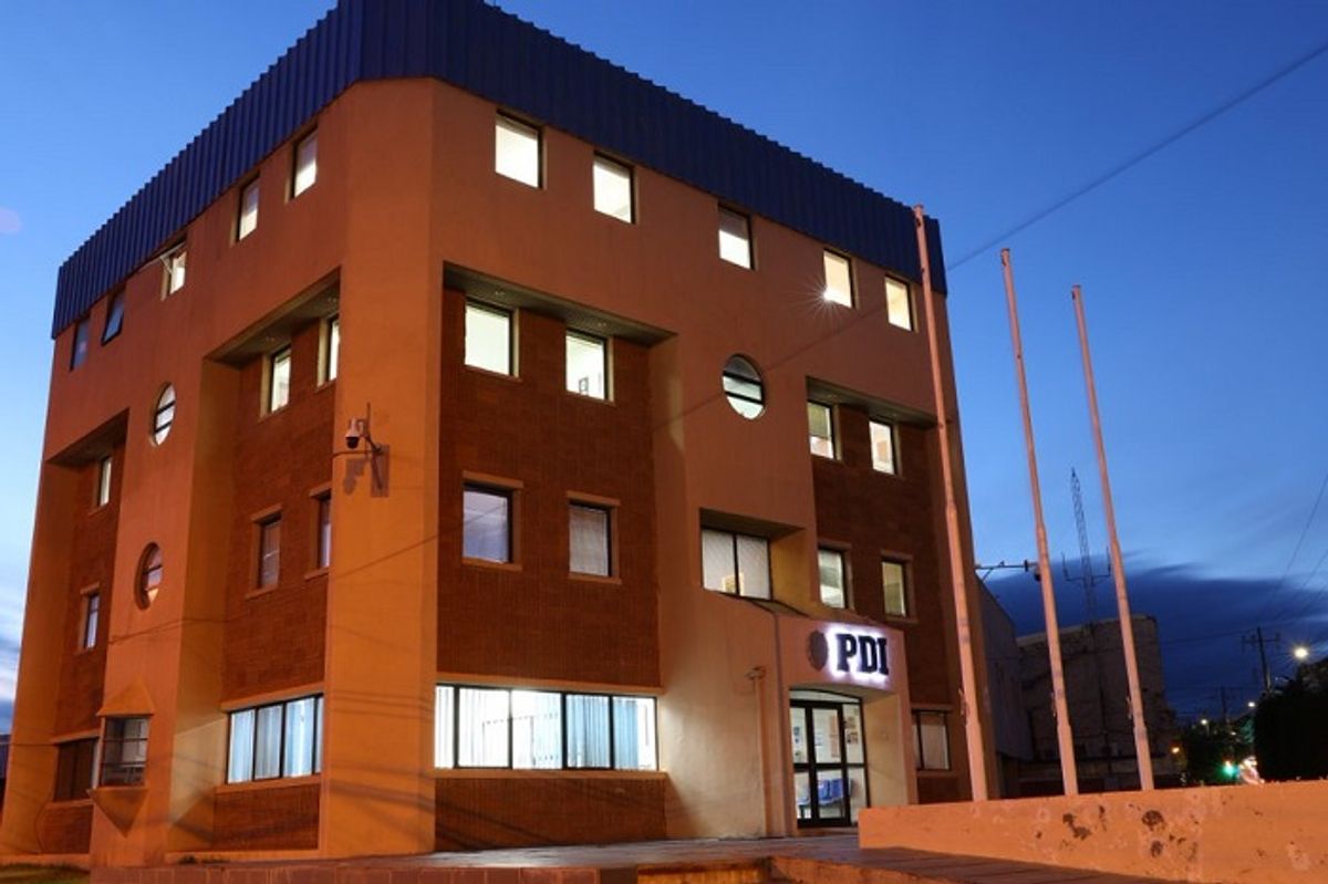 PDI PUNTA ARENAS DETUVO A UN SUJETO POR EL DELITO FLAGRANTE DE DAÑOS