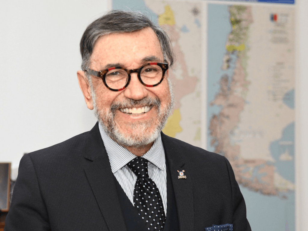 por-aporte-al-desarrollo-del-hidrogeno-verde-jose-zagal-moya-recibe-premio-nacional-de-ciencias por-aporte-al-desarrollo-del-hidrogeno-verde-jose-zagal-moya-recibe-premio-nacional-de-ciencias