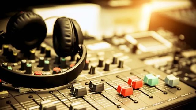 26997d6c-8038-47c0-a55b-a53913fe9f46-large-standard-q100 26997d6c-8038-47c0-a55b-a53913fe9f46-large-standard-q100