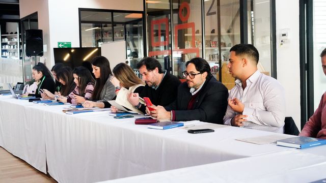 Encuentro Gobernar en los extremos, liderazgo político y desarrollo sostenible (7)