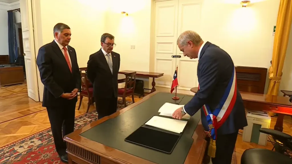 Kast-decretos-2 Kast-decretos-2