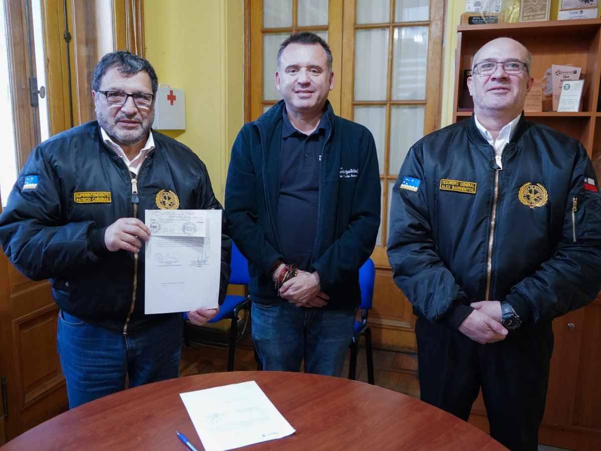 MUNICIPIO DE PUNTA ARENAS ADELANTA RECURSOS PARA APOYAR OPERATIVIDAD DE BOMBEROS