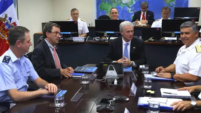 presidente-kast-aborda-estrategia-antartica-y-soberania-maritima-en-primera-reunion-con-la-armada-750x400