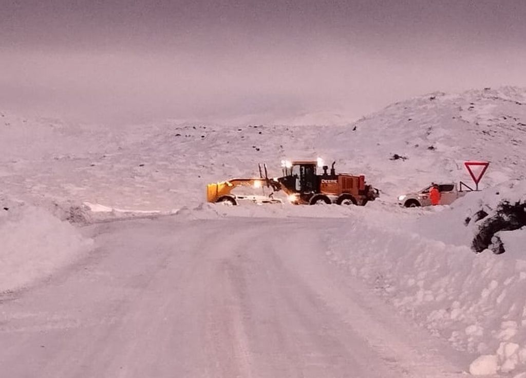 limpieza de caminos Parque Nacional Torres del Paine (4) limpieza de caminos Parque Nacional Torres del Paine (4)
