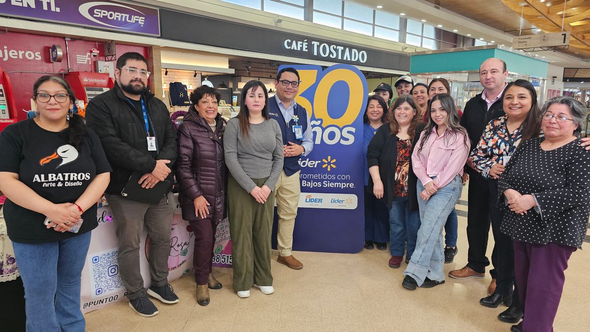 EMPRENDEDORAS DEL SERNAMEG INAUGURAN FERIA EN SUPERMERCADO LÍDER DE PUNTA ARENAS