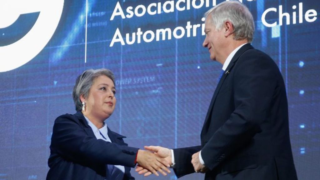 Cadem_-Kast-lidera-intención-de-voto-con-30-mientras-Jara-se-mantiene-como-fuerte-contendora-740x430
