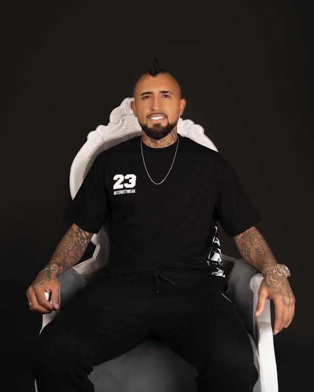 Intagram @avstreetwear Intagram @avstreetwear