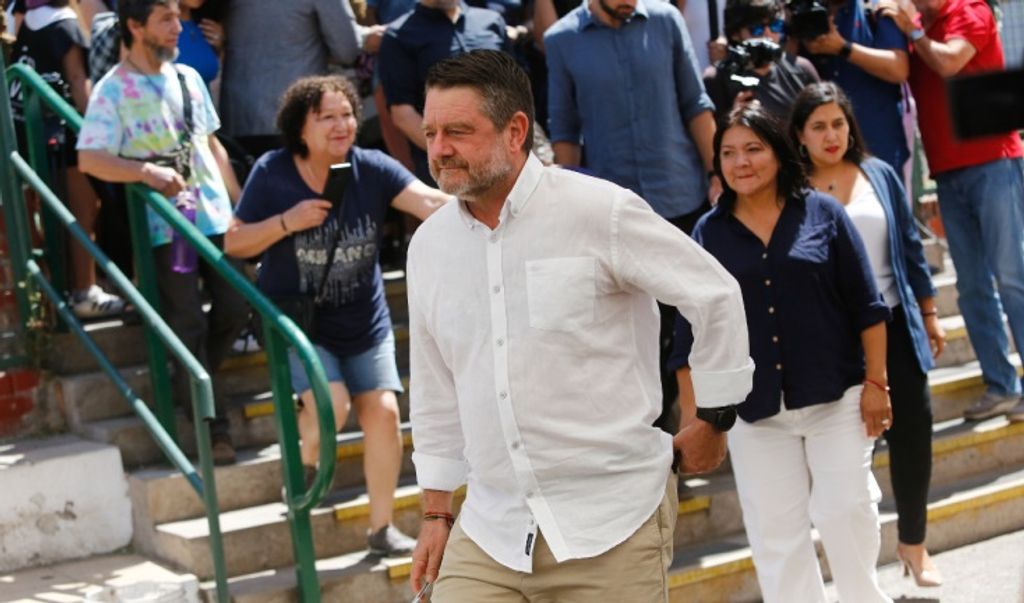 Claudio-Orrego-votando-1-768x432 Claudio-Orrego-votando-1-768x432