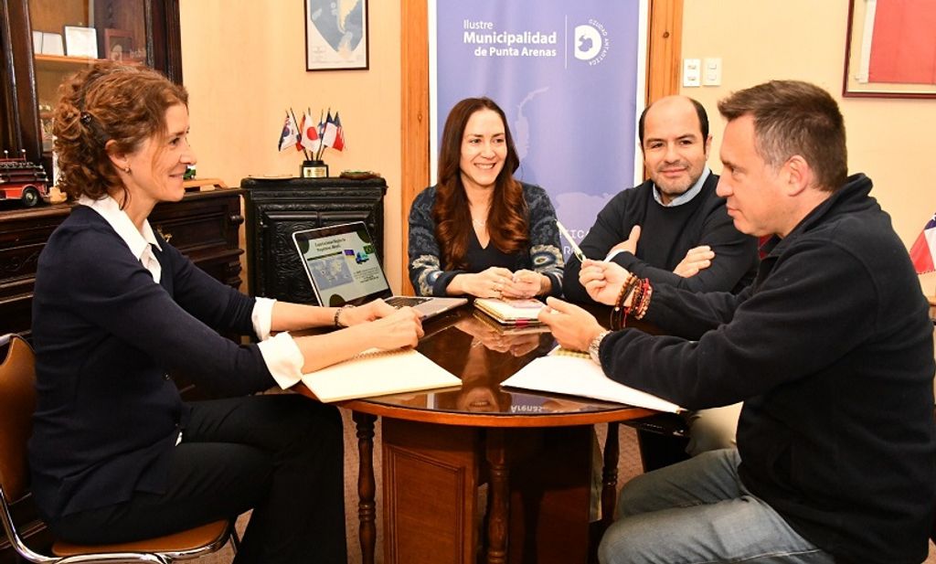 REUNIÓN CON TURISMO Y SALMONICULTURA (3) REUNIÓN CON TURISMO Y SALMONICULTURA (3)